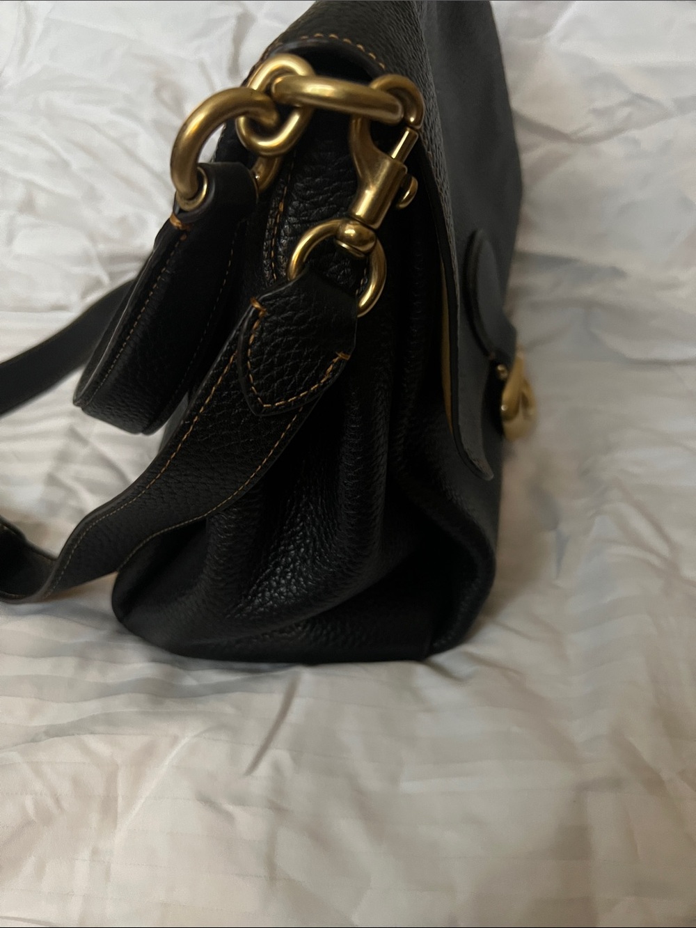 COACH May shoulder bag in black pebbled leather and gold hardware. - Picture 3 of 10